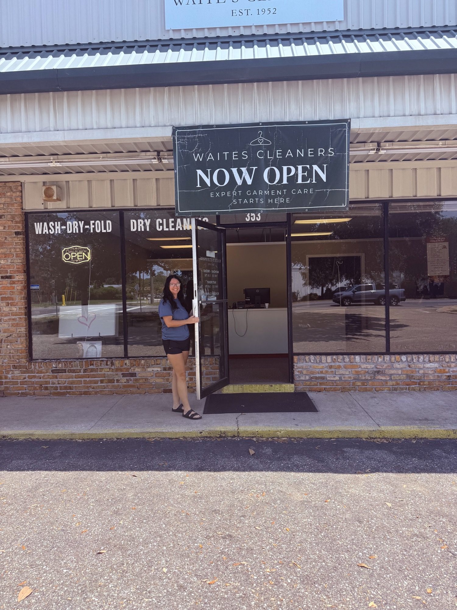 The Waite's Cleaners storefront at 353 S Greeno Road, Fairhope, AL